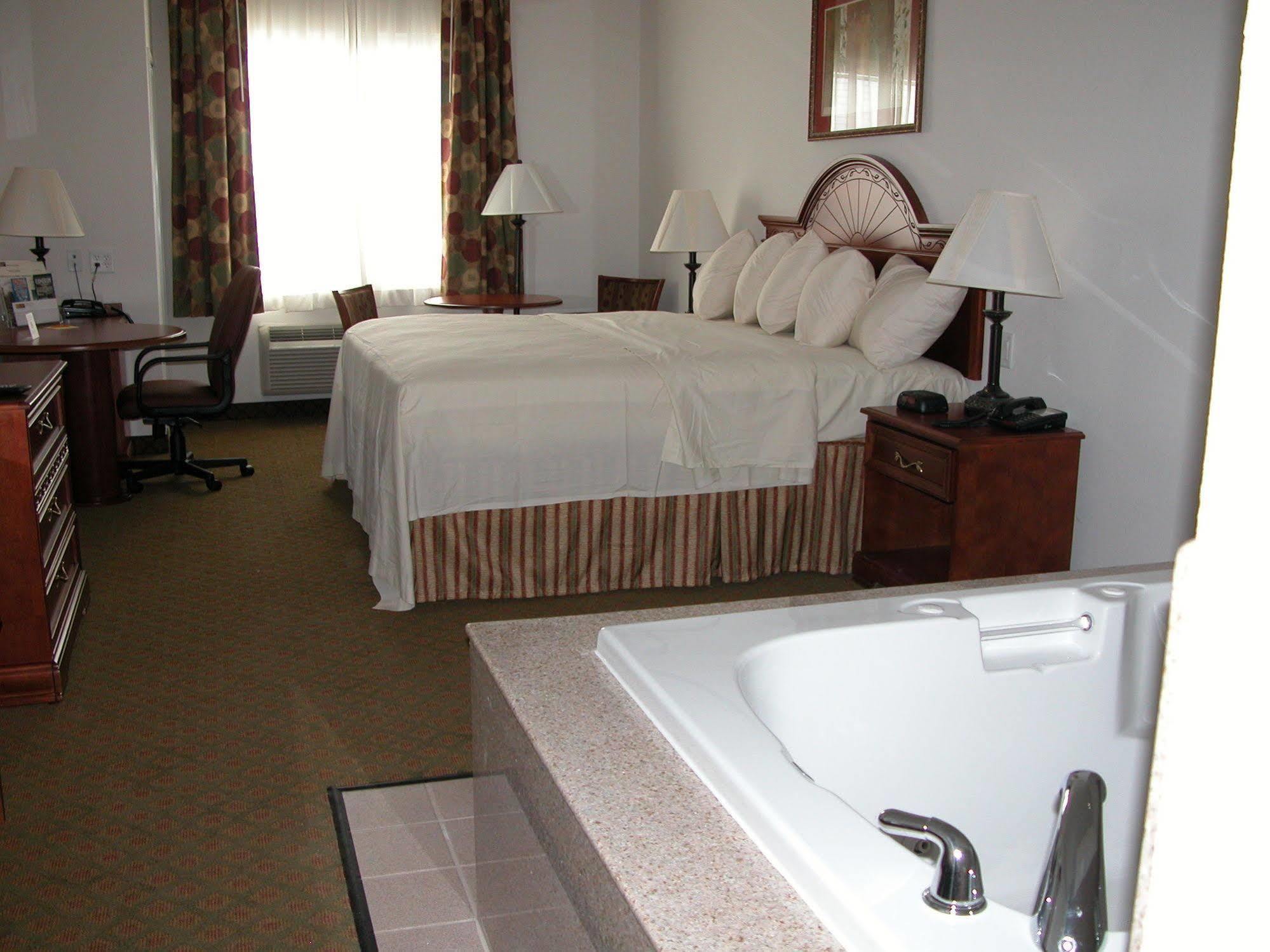 Budget Host Inn And Suites Cameron Extérieur photo